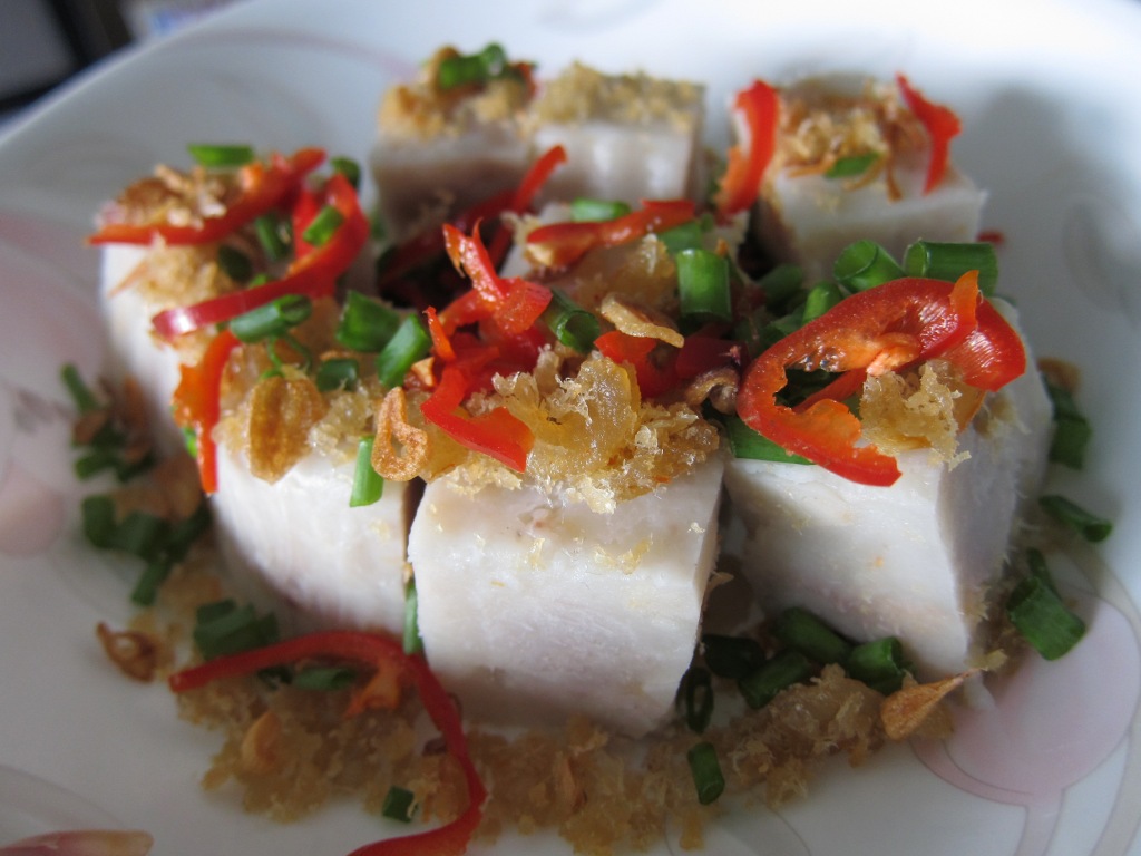 Steamed yam cake topped with red chillies, fried shrimp, spring onions and fried shallots
